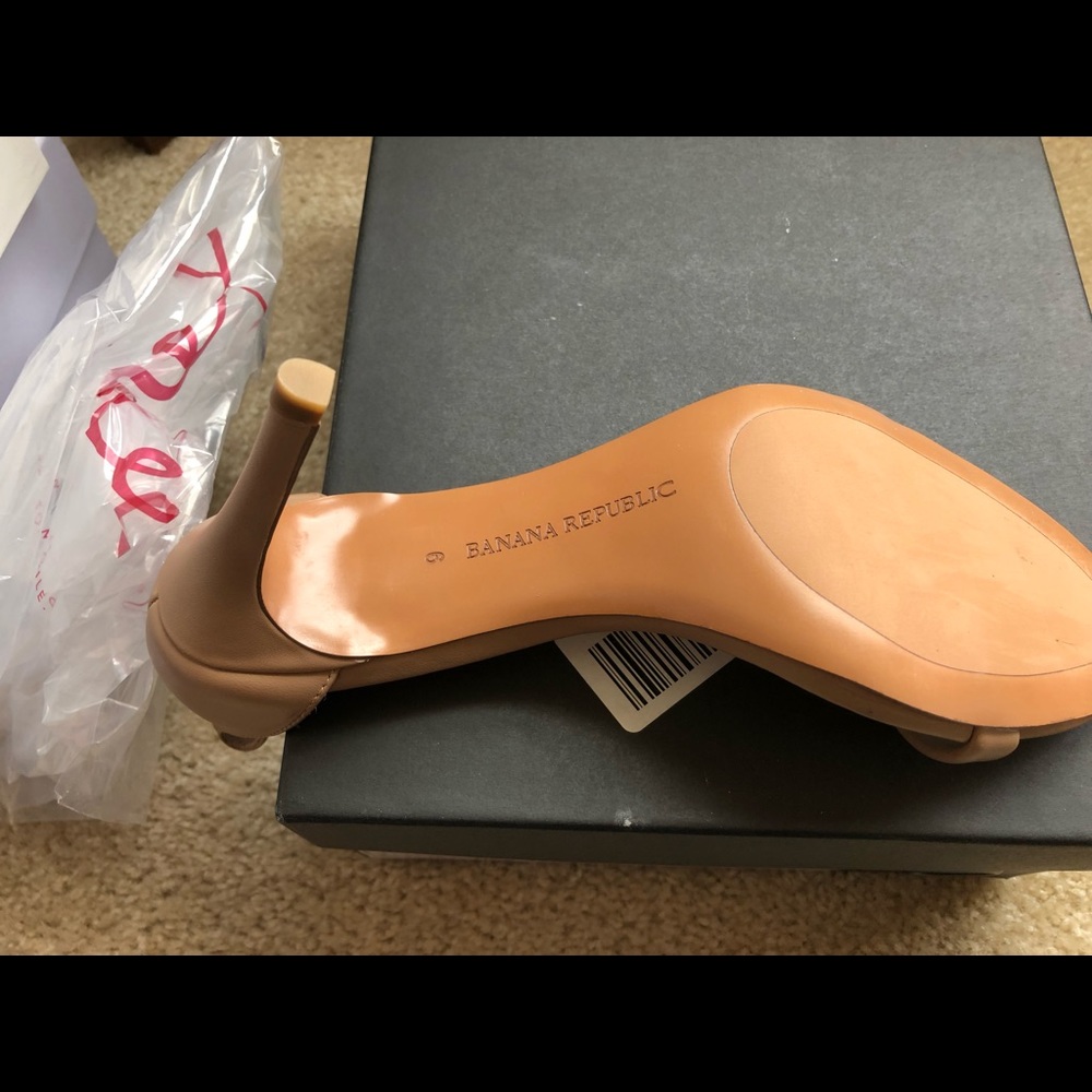 Banana Republic heels - Picture 4 of 6